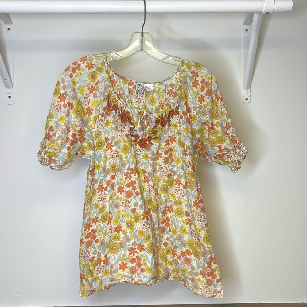 Sahalie Floral Lightweight Embroidered Top- M